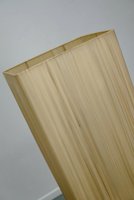 Image 1 of Grand lampadaire vintage en teck avec abat-jour carré beige, années 1960/70