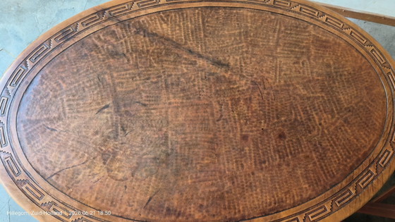 Image 1 of Zuid Amerikaanse leren salontafel en drie bijzettafels 