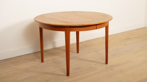 Vintage extendable dining table round