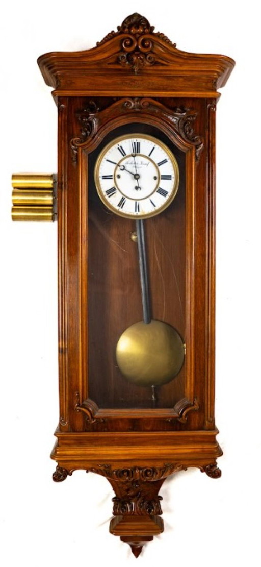 Reloj de pared tallado