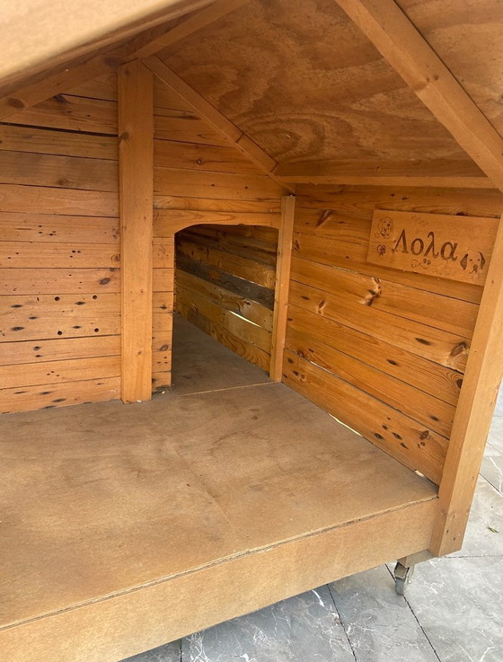 Image 1 of Casa de perro de madera hecha a mano