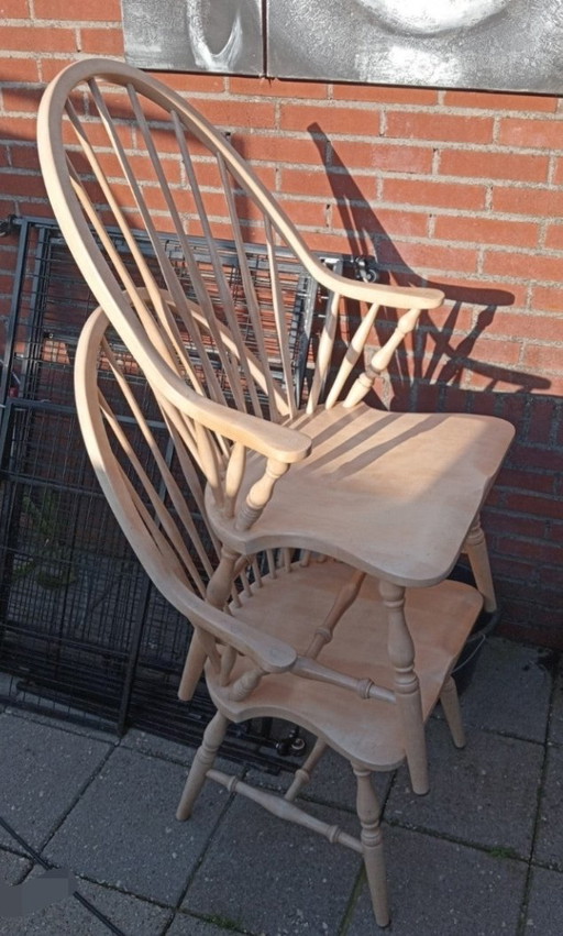 6. Fauteuil Windsor à haut dossier à fuseaux.