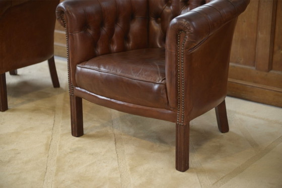 Image 1 of Een paar met leer beklede clubstoelen