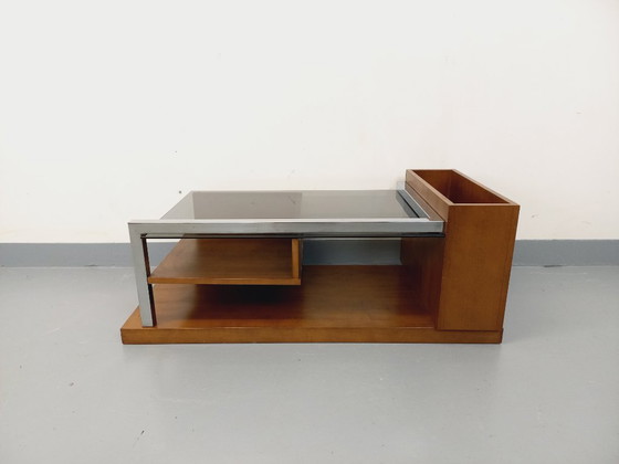 Image 1 of Vintage modernistische rechthoekige salontafel met houten nissen, chroom en rookglas uit de jaren 70.