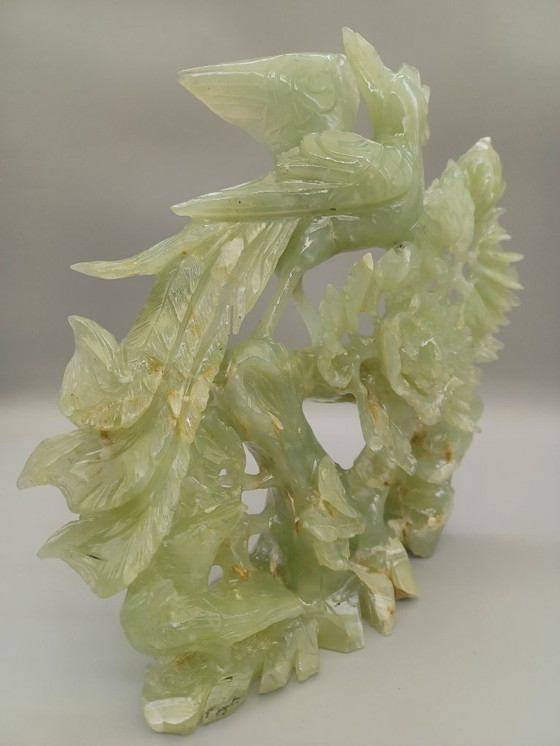 Image 1 of Ancienne sculpture chinoise en pierre serpentine verte jade fenghuang sculpté