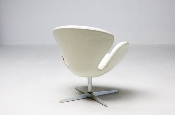 Image 1 of Silla Swan del 50.º aniversario, edición limitada