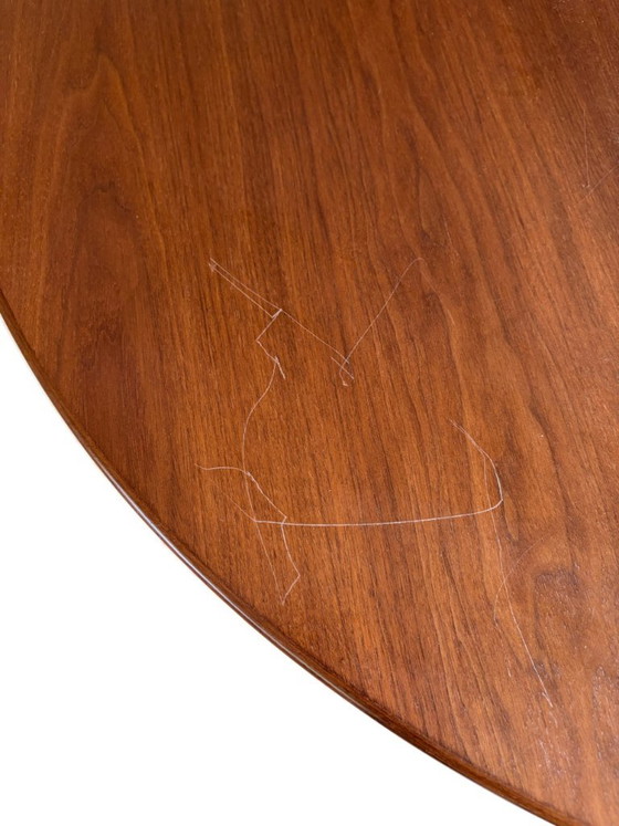 Table de repas de Eero Saarinen, edition limitée 50th anniversary - 2011 plateau en noyer verni matte, pied (photo 5 of 9)