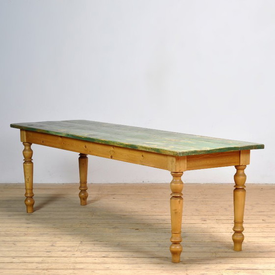 Image 1 of Kieferntisch mit alter Tischplatte