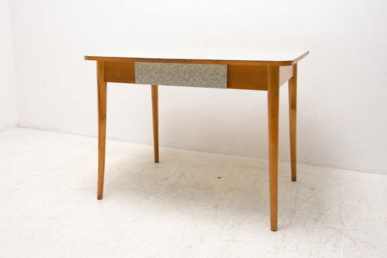 Image 1 of Table centrale en formica et bois du milieu du siècle, Tchécoslovaquie, années 1960