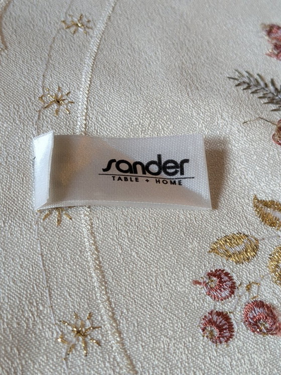 Image 1 of Ovale Vintage Weihnachts-Tischdecke von SANDER – Weiß mit grün/rot/goldenem Dekor