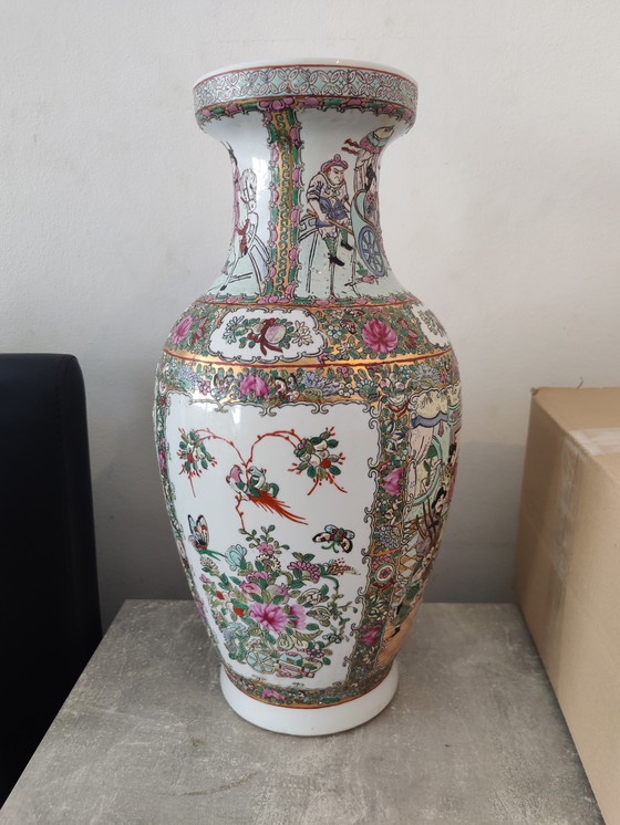 Image 1 of Chinese Republic-era vase (1915–1935) – Guangxu mark – Hzü enamel – Hand-painted Famille Rose – Art Deco