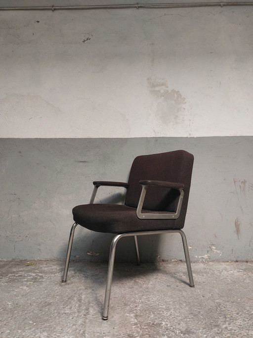 Copie d'un fauteuil relax vintage du milieu du siècle