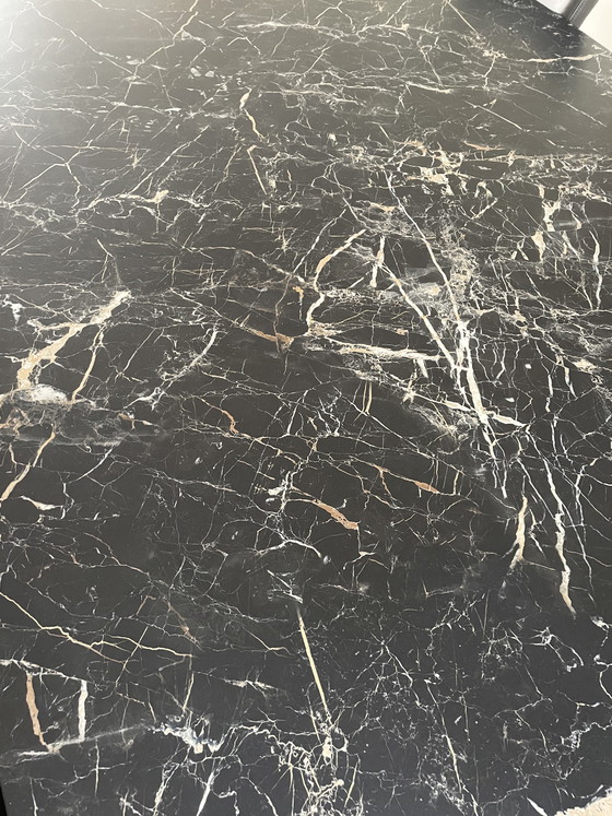 Image 1 of Mesa de comedor de cerámica con diseño único