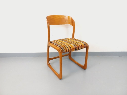 Sedia a slitta vintage del marchio Baumann, in legno e tessuto di lana, risalente agli anni '70.