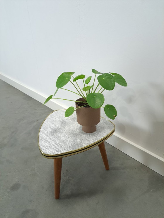 Image 1 of Mesa auxiliar de los años 50 para plantas con tablero de fórmica a rayas blancas y grises, n.º 31