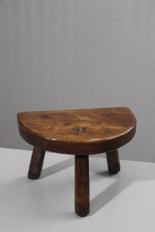 Sgabello da mungitura in legno massello, arte popolare francese, XX secolo