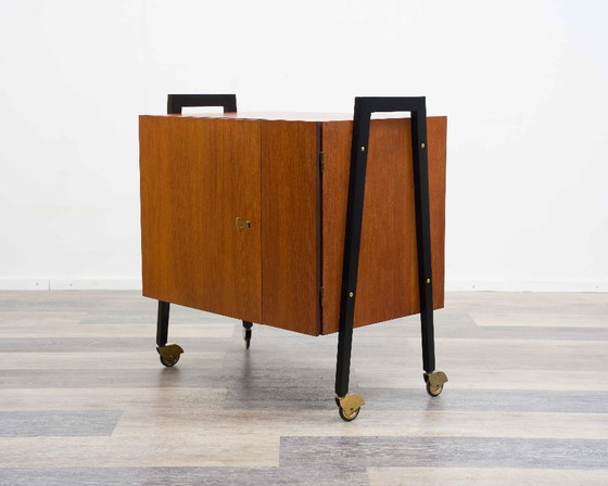 Image 1 of Mobile bar su ruote, realizzato in teak. Design scandinavo.