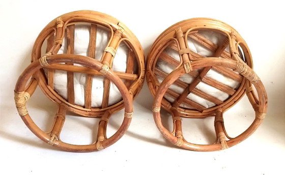Image 1 of Coppia di pouf in bambù e rattan degli anni '70, diametro 44,8 cm.