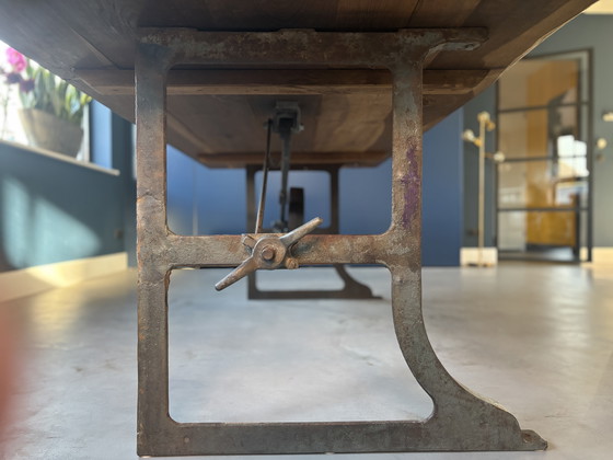 Image 1 of Table de salle à manger industrielle unique