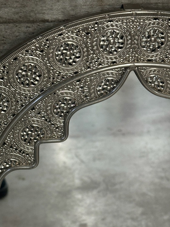 Specchio orientale in metallo traforato, 56,5 × 37 cm, Vetro, Argentato (foto 8 di 15)