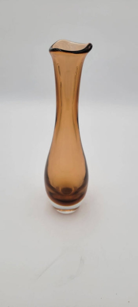 Amber glass vase (photo 4 of 5)