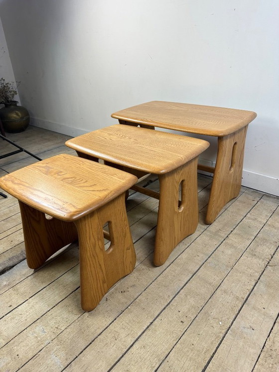 Image 1 of Vintage Ercol bijzettafels van massief iepenhout, 1980
