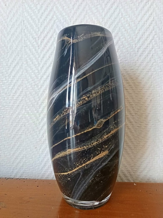 Image 1 of Schwarze und goldene Vase aus Muranoglas