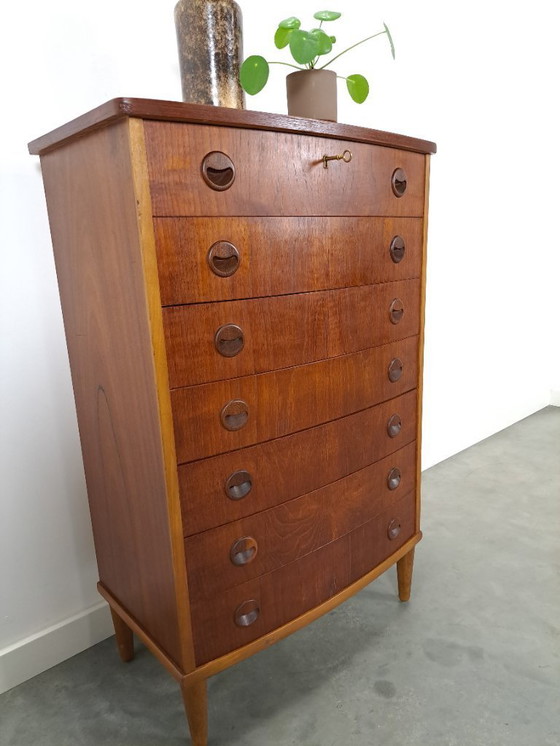 Image 1 of Cassettiera curva danese con 7 cassetti e maniglie rotonde