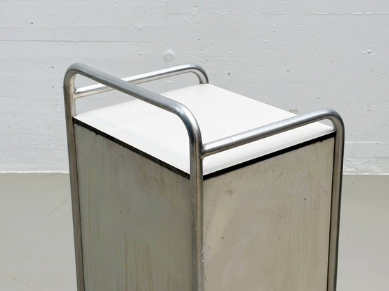 Image 1 of Nachttisch mit Bauhaus-Einfluss von A. Farina, Lissone Italien, 1930er Jahren