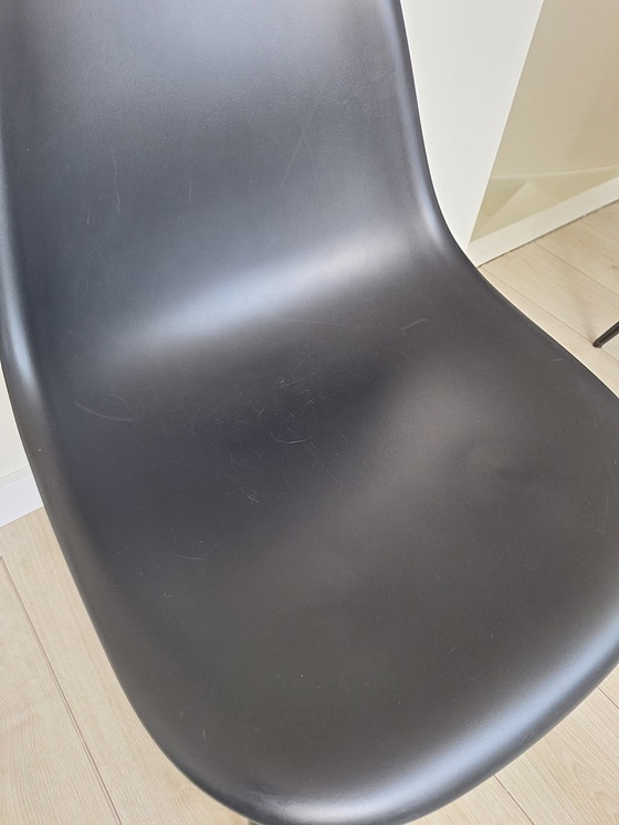 Image 1 of 2x Vitra Eames DSW negro con base negra