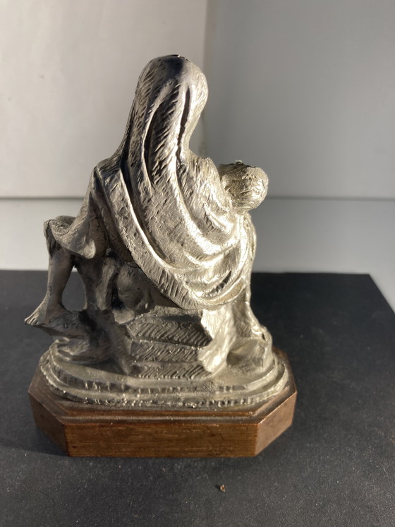 Image 1 of Piccola statua raffigurante la Pietà di Michelangelo, vintage anni '80