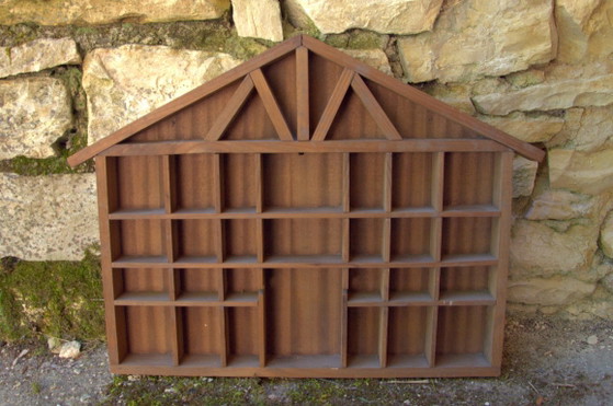 House-shaped frame, wall display, vintage wooden showcase, 52x38cm, 33 compartments – Wall cabinet (photo 4 of 5)