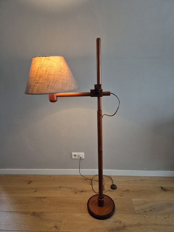 Image 1 of Vintage verstelbare houten vloerlamp jaren '70 – Scandinavische stijl
