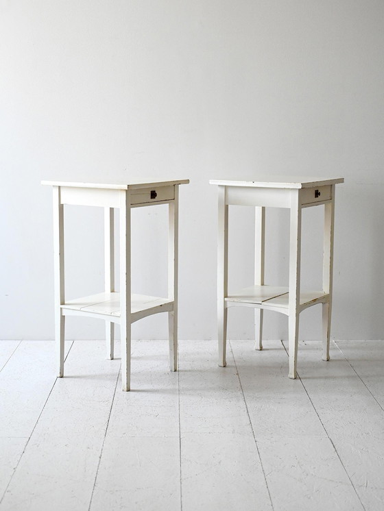 Image 1 of Paar mid-century Scandinavische witgeschilderde nachtkastjes