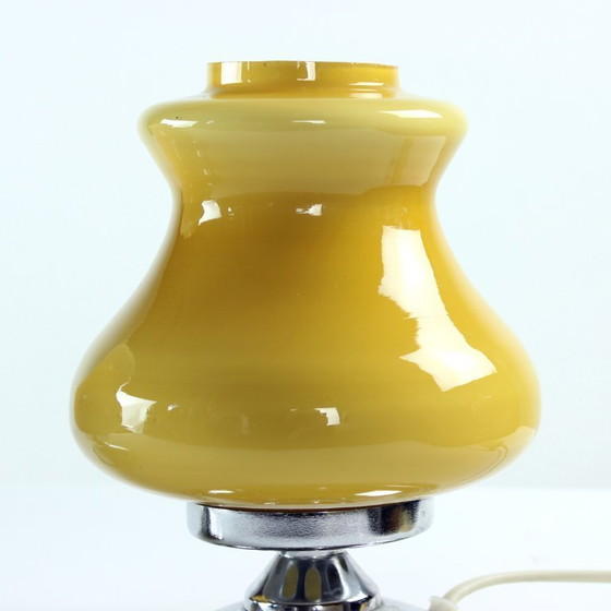 Image 1 of Lampade da tavolo in opalina crema e cromo, Bulgaria 1960