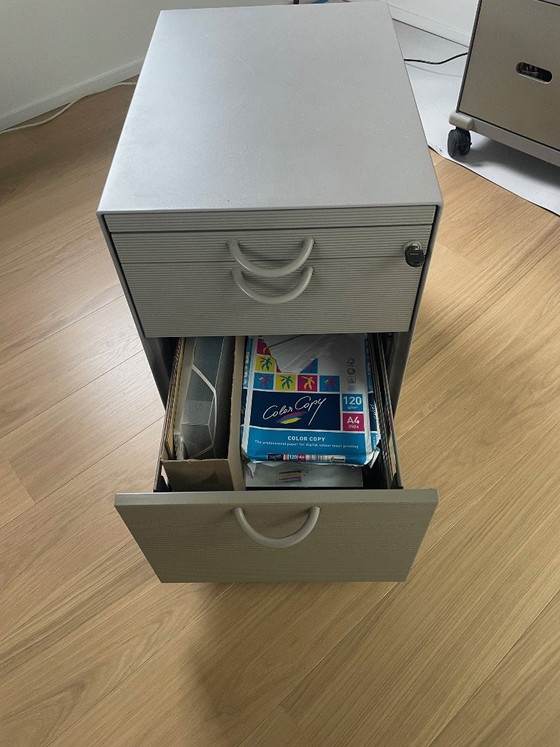 Image 1 of Cassettiera mobile Vitra