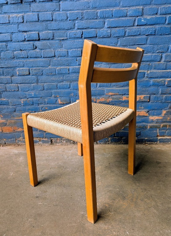 Image 1 of Silla de comedor J.L. Moller modelo 401 de roble y cuerda de papel