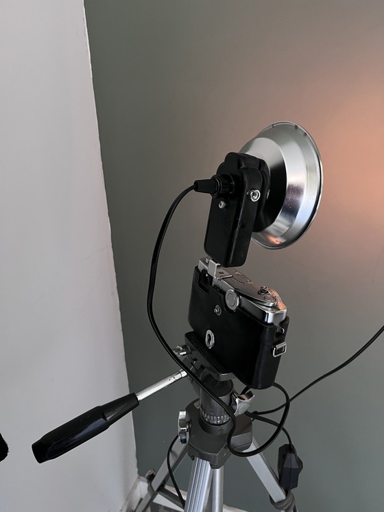 Image 1 of Lámpara de cámara sobre trípode