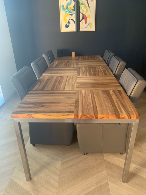 Table à manger en noyer