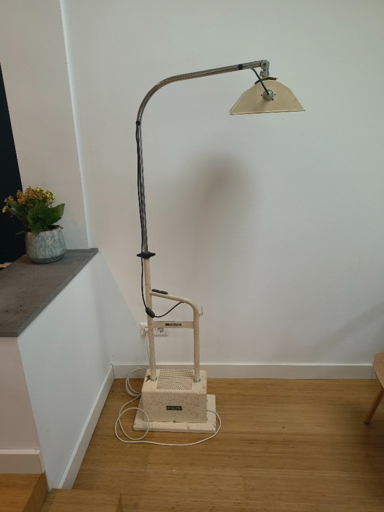 Image 1 of Due rare lampade per terapia UV Philips (1935) – Design industriale e medico