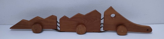 Image 1 of Escultura articulada de cocodrilo de madera maciza