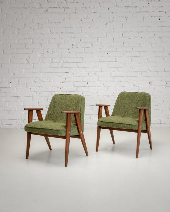 Image 1 of Set van 2 iconische Poolse mid-century vintage fauteuils, model 366 van J. Chierowski, in bouclé, voor kleine ruimtes.