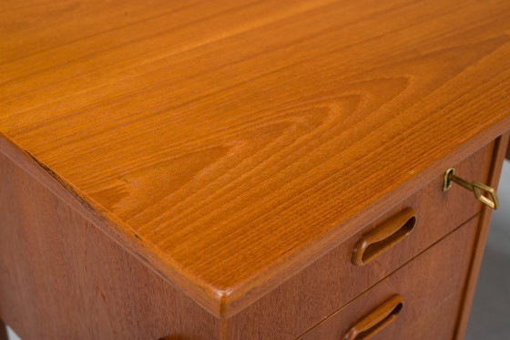 Image 1 of Kleiner dänischer Teakholz-Schreibtisch, Mid Century, 1970er Jahre