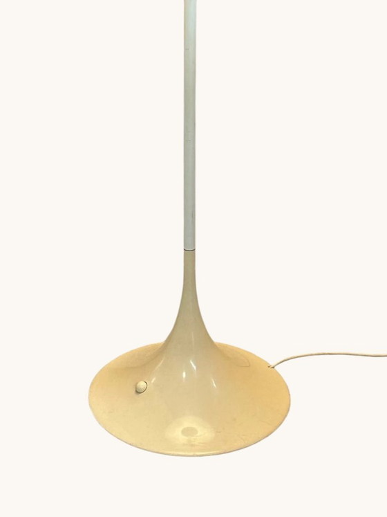 Original Verner Panton Panthella Floor Lamp in Off-White – Louis Poulsen, Floor lights, Metal, Plastic (photo 4 of 5)