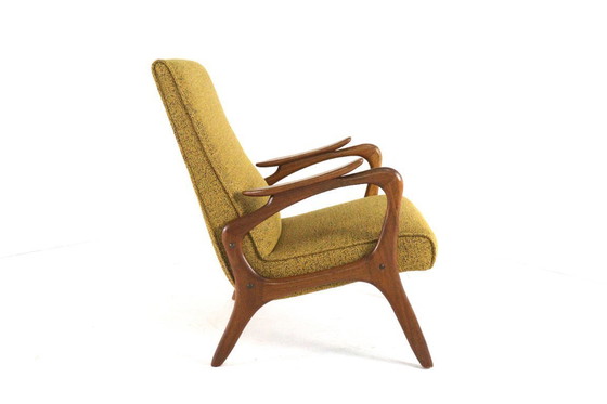 Image 1 of Fauteuil vintage jaune capitonné