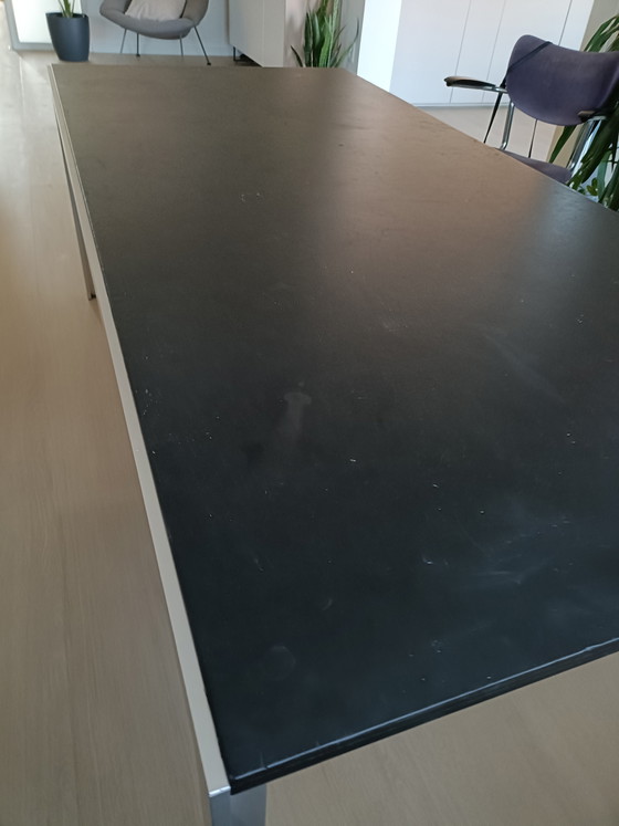 Image 1 of Eettafel zwart linoleum blad