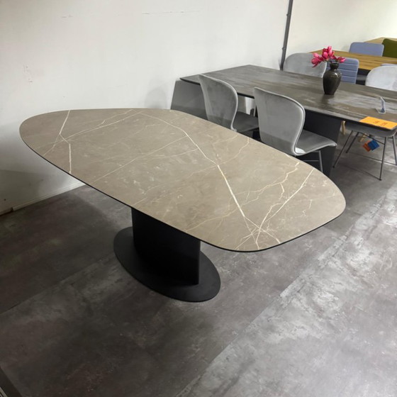 Image 1 of 1x table talk 5 eetkamertafel