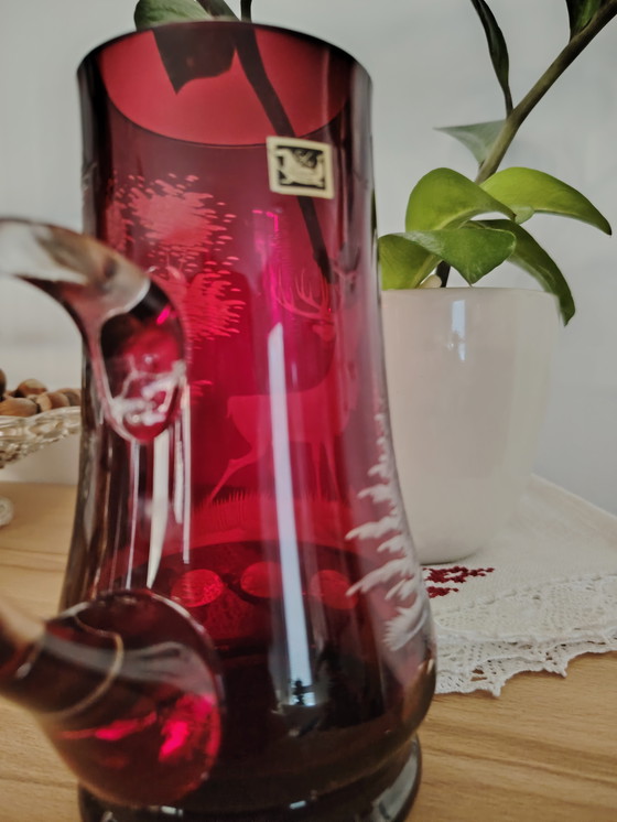 Image 1 of Pichet en verre d'art Hirtreiter, rouge rubis, motif de chasse, motif de forêt, fait main, soufflé à la bouche, non utilisé