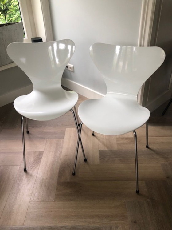 Image 1 of Arne Jacobsen butterfly chairs