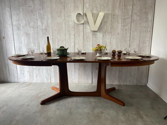 Image 1 of Extendable oval table 240cm (160cm)x 100cm